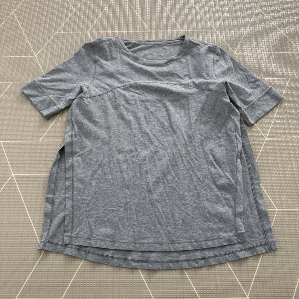 Lululemonโ Dash To Class Short Sleeve 4 Small Heathered Grey LW3ADYS